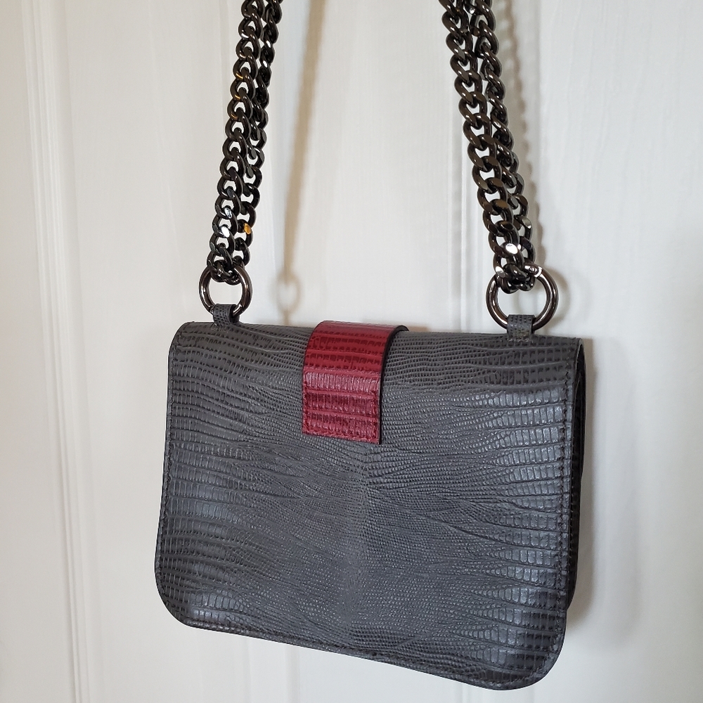 Grey purse with a double chain shoulder strap - Picture 3 of 4